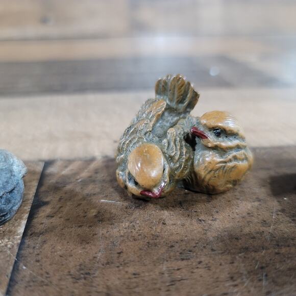 Vintage Birds A Set Of 4 Resin Birds The Tallest is approx.1.5" Tall - Picture 4 of 8